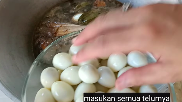 Hemat gas, ini trik cepat bikin telur bacem yang matang merata dan warnanya cokelat sempurna