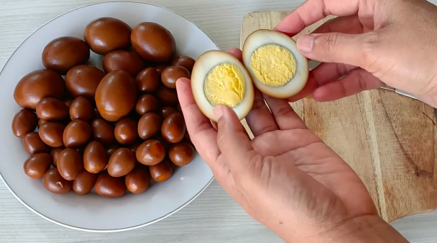 Hemat gas, ini trik cepat bikin telur bacem yang matang merata dan warnanya cokelat sempurna