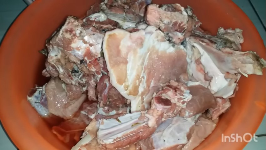 Cara menyimpan daging agar tidak bau busuk atau amis, hanya pakai dua bahan dapur