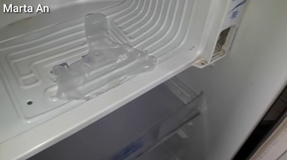 Tanpa dilas, begini trik menambal freezer bocor karena terkena benda tajam