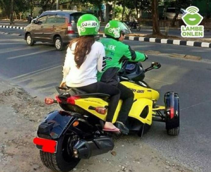 Ojek online dengan motor mewah Berbagai sumber Ojek online dengan motor mewah Berbagai sumber