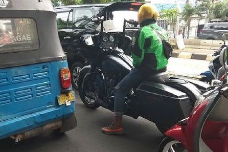 Ojek online dengan motor mewah Berbagai sumber Ojek online dengan motor mewah Berbagai sumber