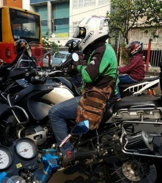 Ojek online dengan motor mewah Berbagai sumber Ojek online dengan motor mewah Berbagai sumber