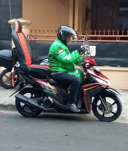 Ojek online dengan motor mewah Berbagai sumber Ojek online dengan motor mewah Berbagai sumber