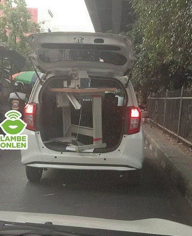 benda tak biasa di dalam mobil © Berbagai sumber benda tak biasa di dalam mobil © Berbagai sumber