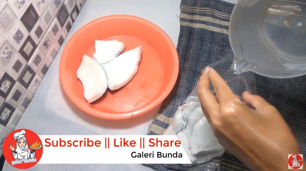 Bukan dalam freezer, begini trik menyimpan kelapa tua agar awet dan tak tengik sampai 1 bulan