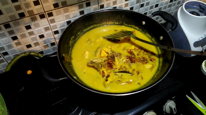 Tanpa tambahan bahan khusus, ini trik mengolah kuah opor ayam agar tidak cepat basi