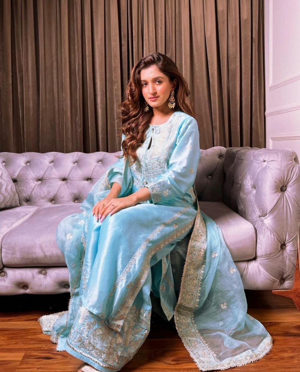 potret pemeran Kinjal di serial Anupamaa saat kenakan sari © Instagram