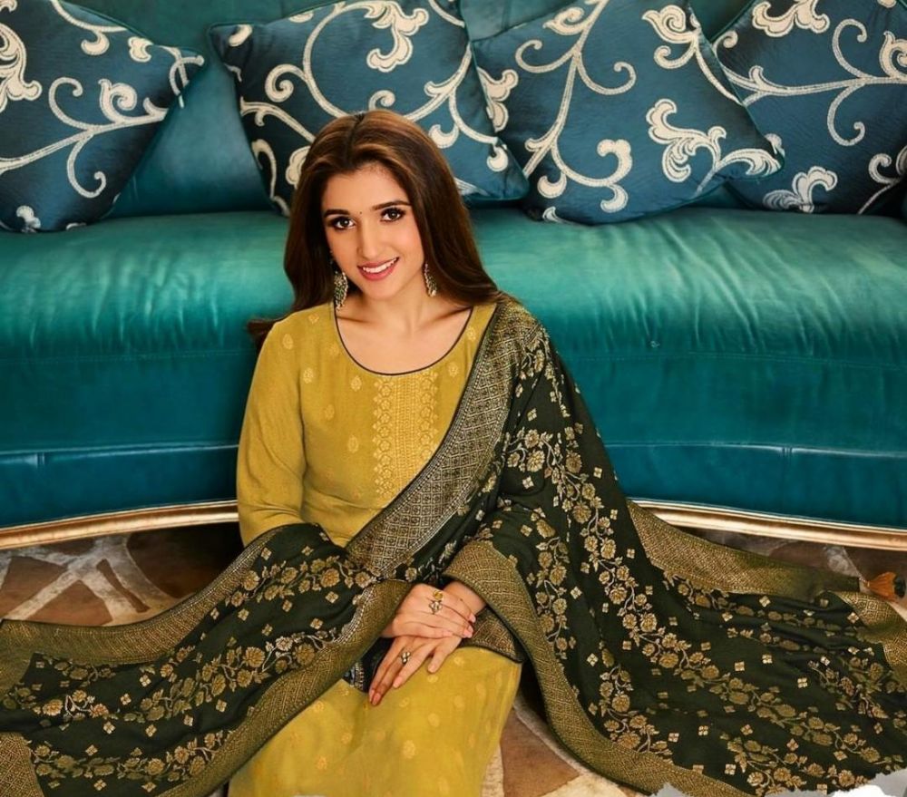 potret pemeran Kinjal di serial Anupamaa saat kenakan sari © Instagram