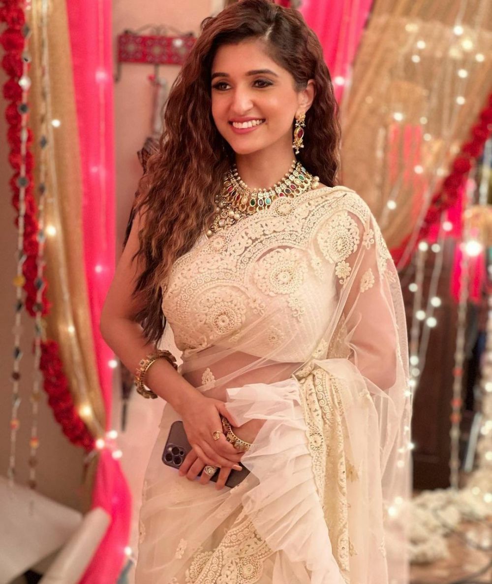 potret pemeran Kinjal di serial Anupamaa saat kenakan sari © Instagram