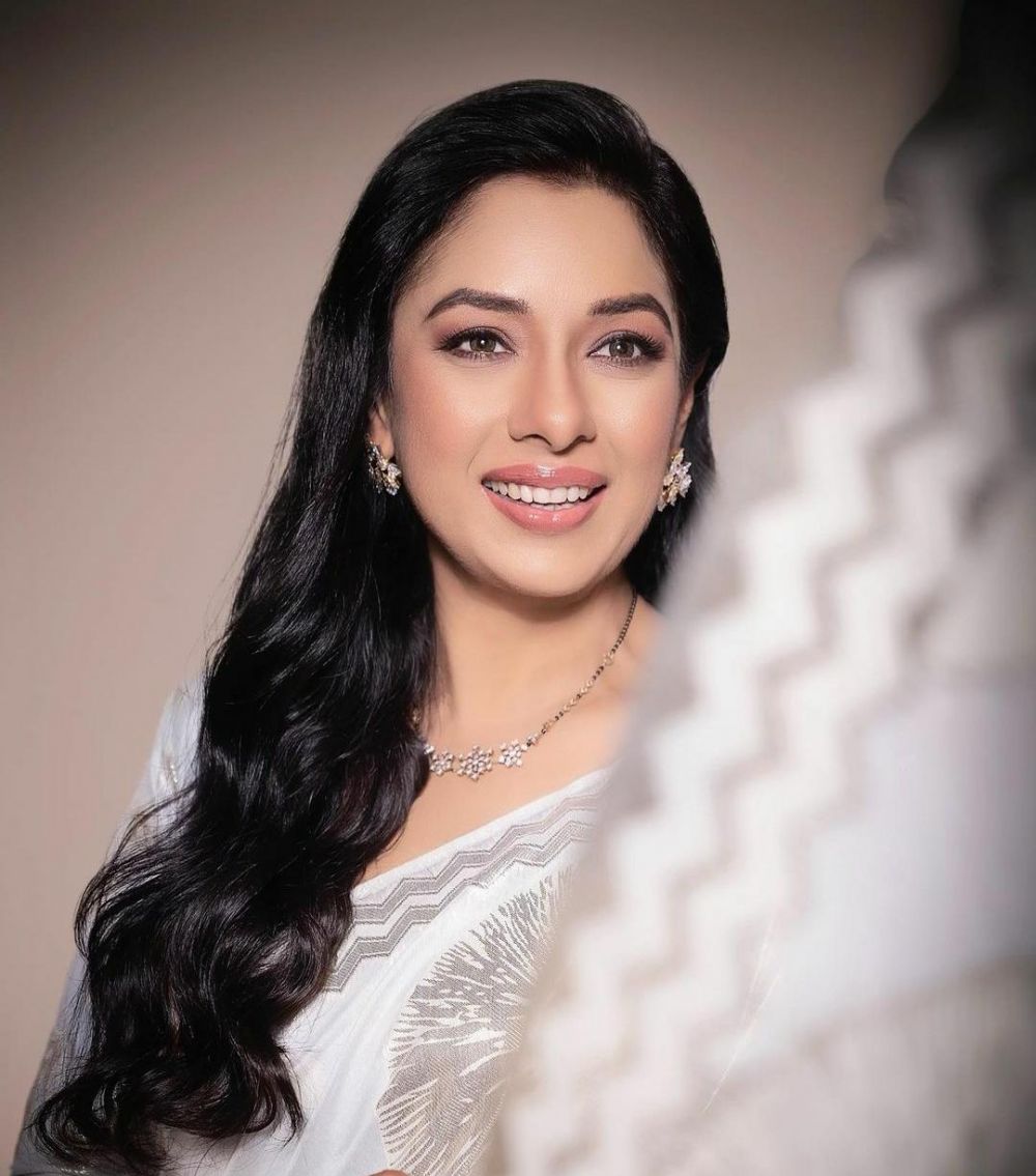 penampilan Rupali yang glamor saat pemotretan berbagai sumber penampilan Rupali yang glamor saat pemotretan berbagai sumber