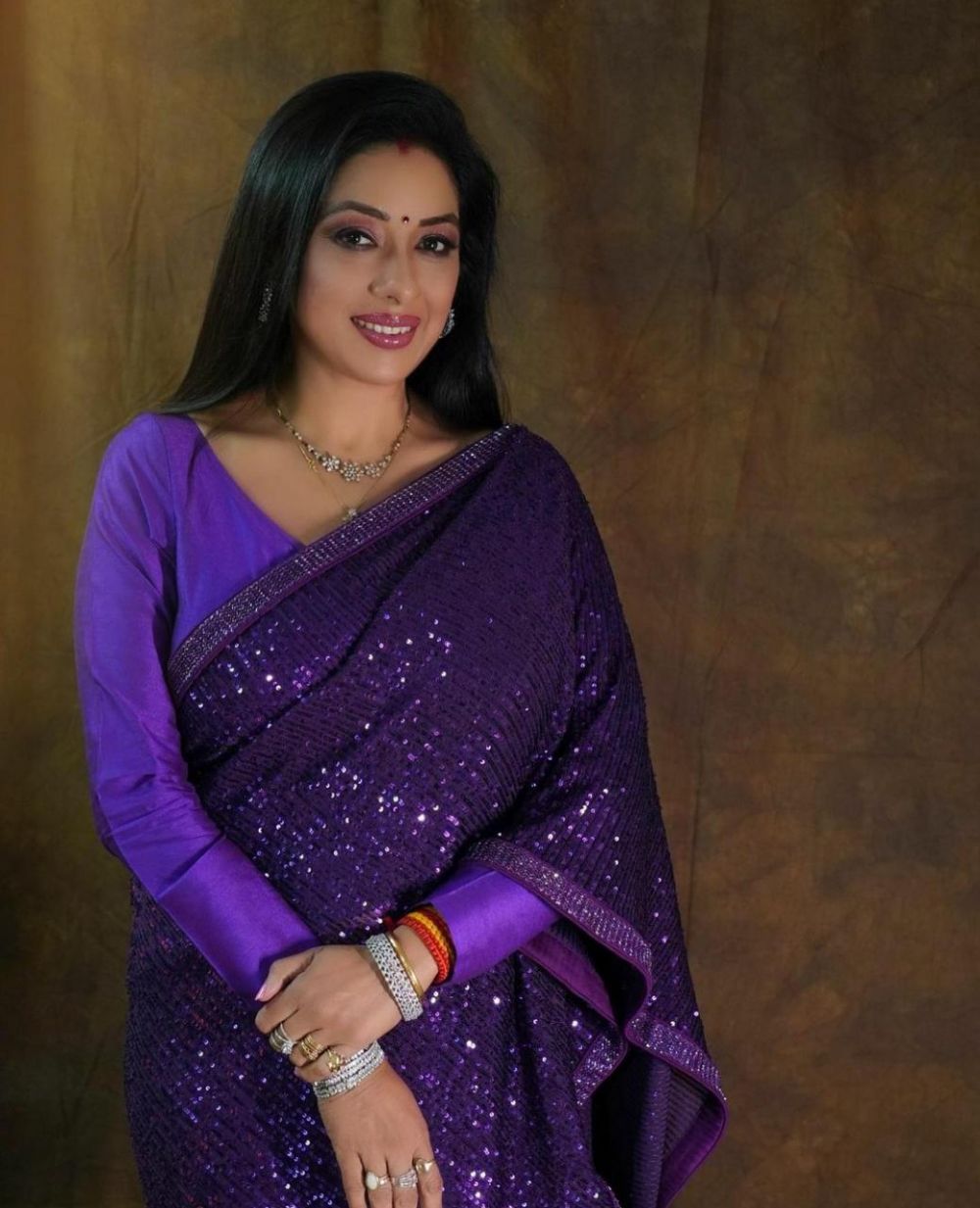 Pemeran Anupamaa kerap tampil lusuh di serial, ini 11 potretnya saat tampil glamor di pemotretan