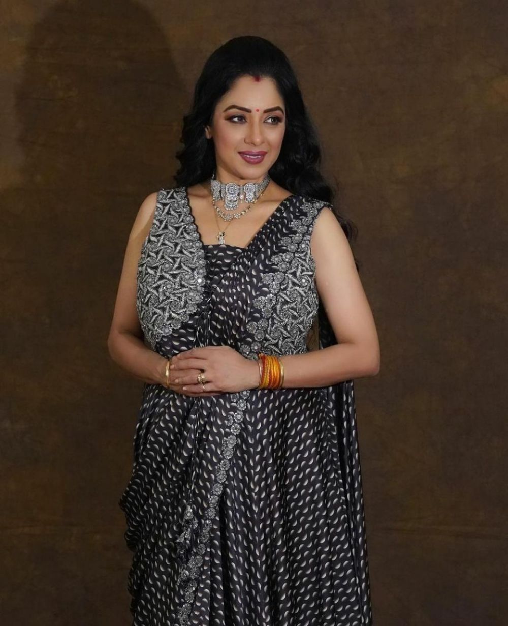 Pemeran Anupamaa kerap tampil lusuh di serial, ini 11 potretnya saat tampil glamor di pemotretan