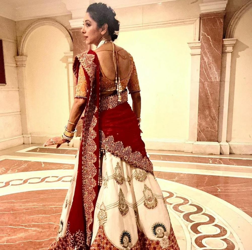 penampilan Rupali yang glamor saat pemotretan berbagai sumber