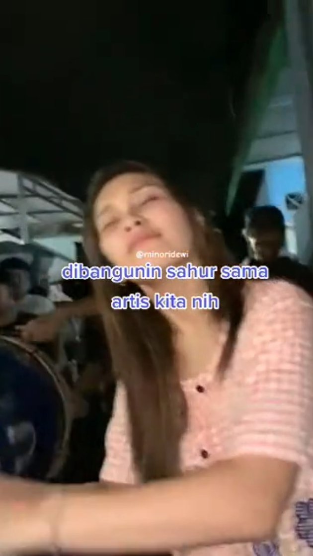 Ayu Ting Ting keliling kampung bangunin warga sahur © 2023 brilio.net