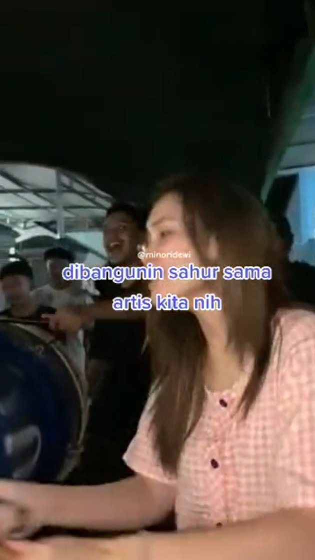 Ayu Ting Ting keliling kampung bangunin warga sahur © 2023 brilio.net