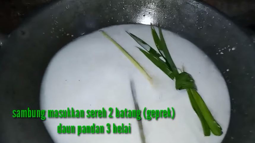 Trik masak buras khas Bugis agar hasilnya padat, empuk, dan tidak basi hingga seminggu