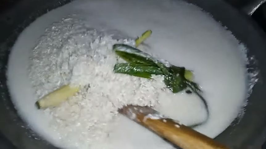 Trik masak buras khas Bugis agar hasilnya padat, empuk, dan tidak basi hingga seminggu