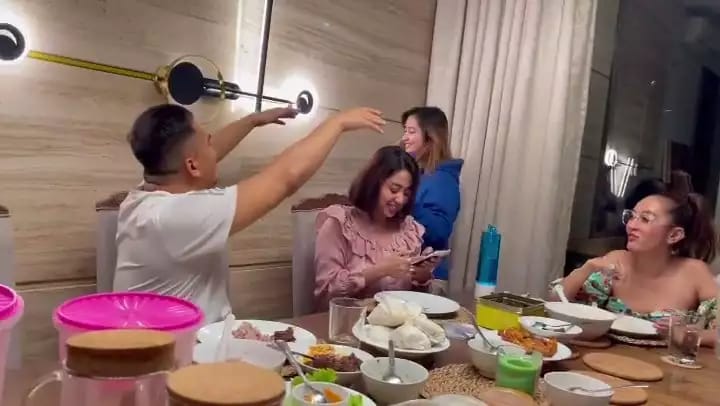 seleb buka bareng mantan suami berbagai sumber