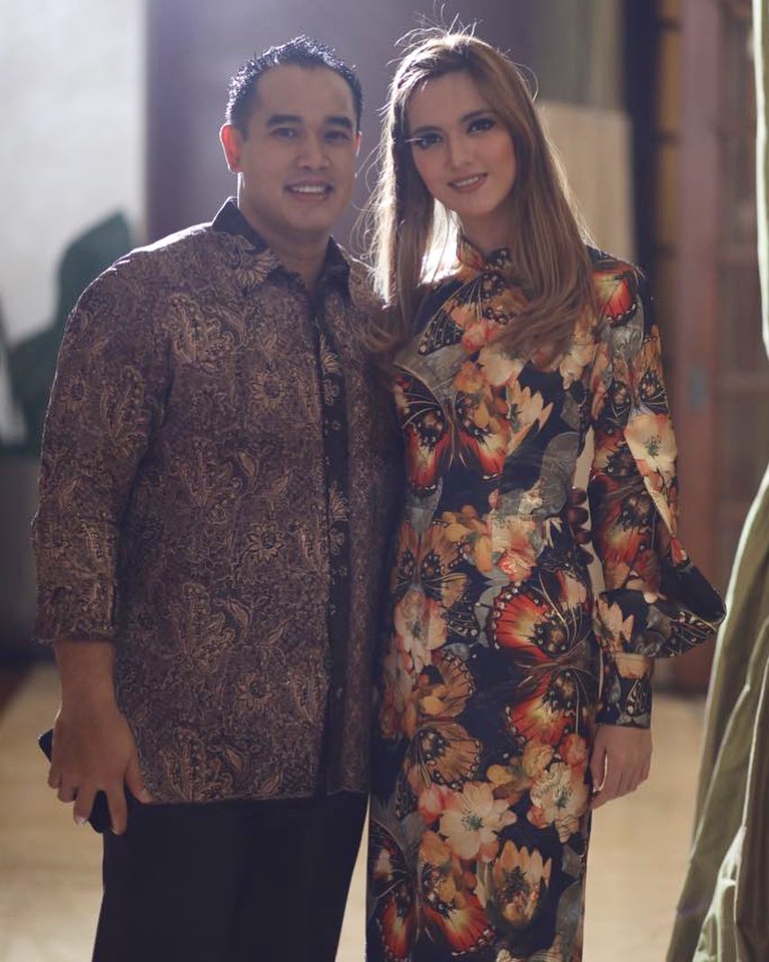 gaya Nia Ramadhani dan keluarga rayakan Idul Fitri © 2023 brilio.net gaya Nia Ramadhani dan keluarga rayakan Idul Fitri © 2023 brilio.net