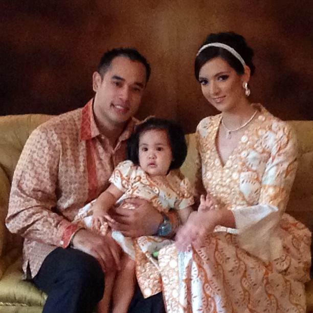 gaya Nia Ramadhani dan keluarga rayakan Idul Fitri © 2023 brilio.net gaya Nia Ramadhani dan keluarga rayakan Idul Fitri © 2023 brilio.net