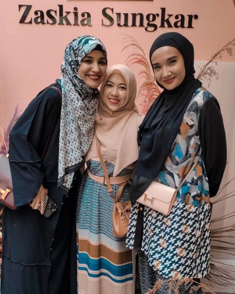 pesinetron dan ibu sambung © berbagai sumber