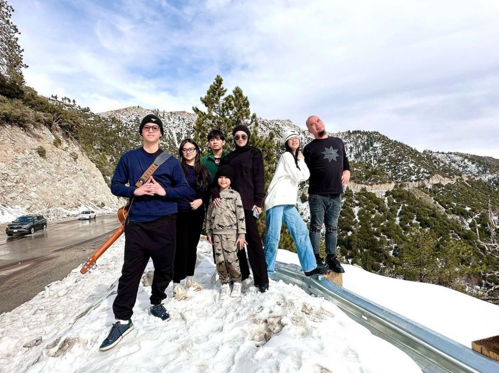 pesinetron dan ibu sambung © berbagai sumber