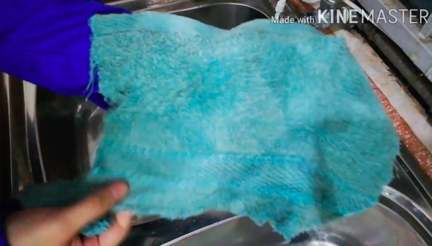 Tanpa pemutih, ini cara praktis mencuci lap dapur kotor dan penuh noda minyak