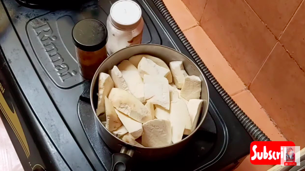 Trik praktis merebus singkong agar empuk dan rasanya gurih tanpa presto, cuma pakai dua bahan dapur