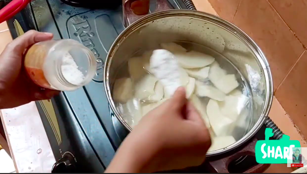 Trik praktis merebus singkong agar empuk dan rasanya gurih tanpa presto, cuma pakai dua bahan dapur