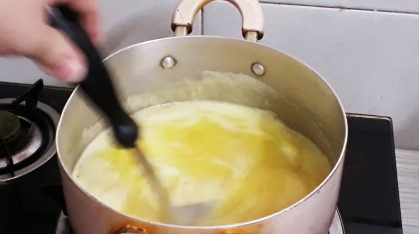 Trik jitu mengolah kuah kuning bubur ayam agar tetap gurih dan kental tanpa pakai santan atau maizena
