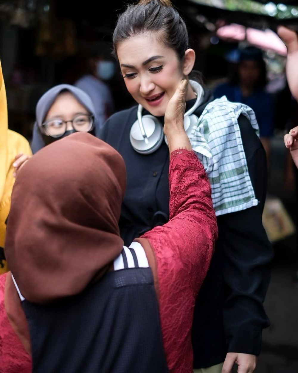 momen nafa urbach blusukan ke pasar © instagram momen nafa urbach blusukan ke pasar © instagram