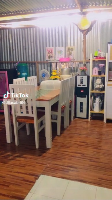 dapur dinding seng tanpa kitchen set © TikTok dapur dinding seng tanpa kitchen set © TikTok