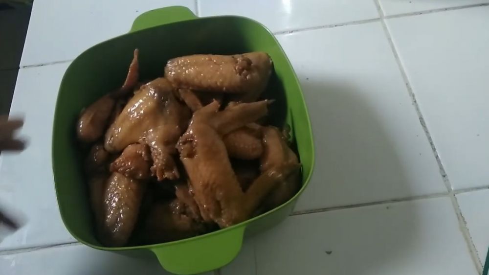 Tak perlu air kelapa, begini trik simpel bikin ayam bacem agar gurih maksimal dan tak mudah hancur
