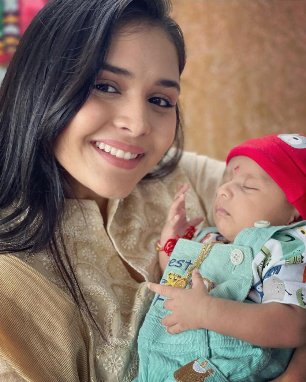 Pakhi Anupamaa momong anak berbagai sumber