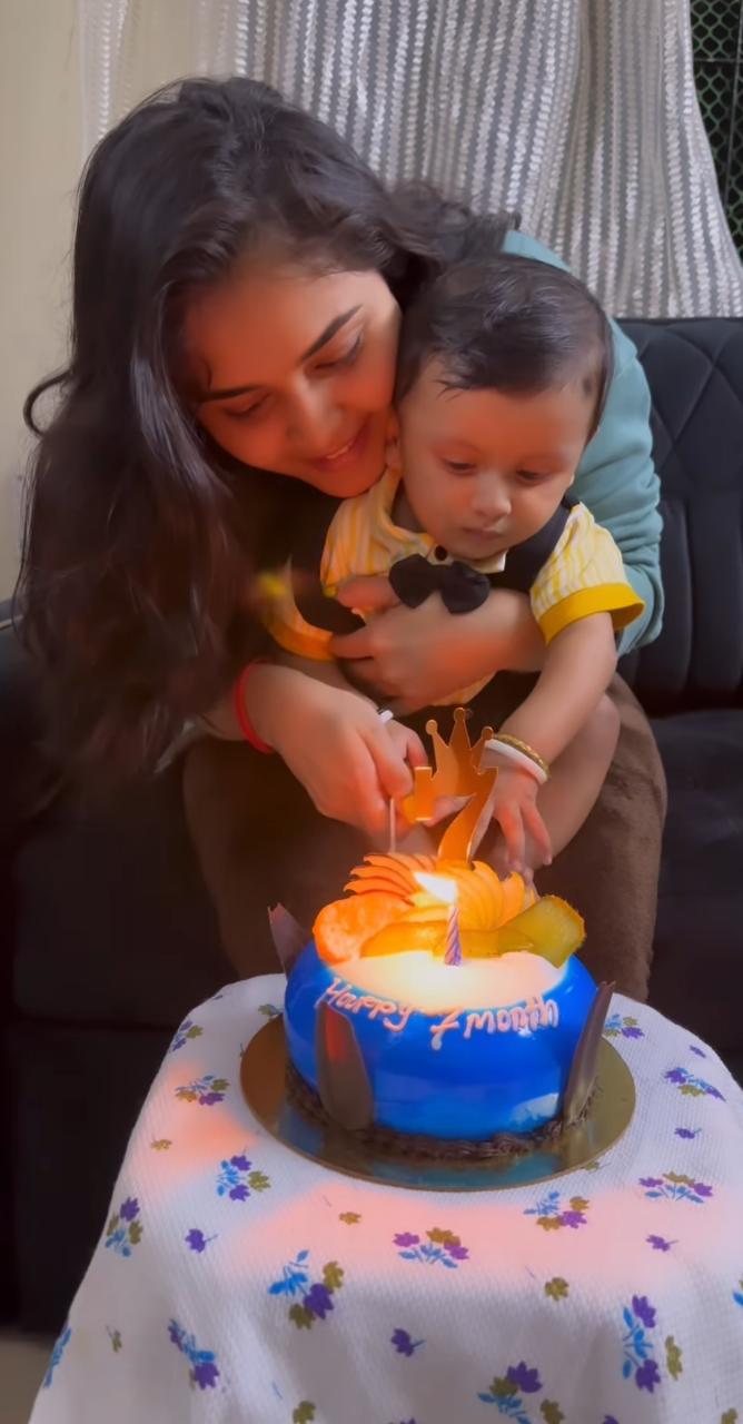 Pakhi Anupamaa momong anak berbagai sumber