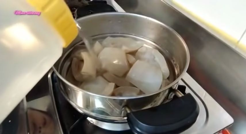 Tanpa bahan tambahan, ini trik merebus kikil sapi biar cepat empuk hanya dalam 30 menit