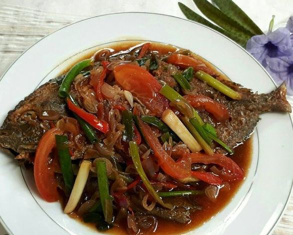 13 Resep olahan ikan bawal masak kecap, manis, lezat, dan bikin nambah nasi 