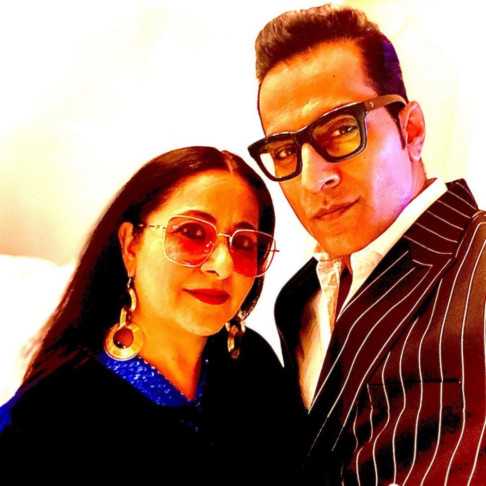 Sudhanshu Pandey bareng pasangan asli © Instagram Sudhanshu Pandey bareng pasangan asli © Instagram
