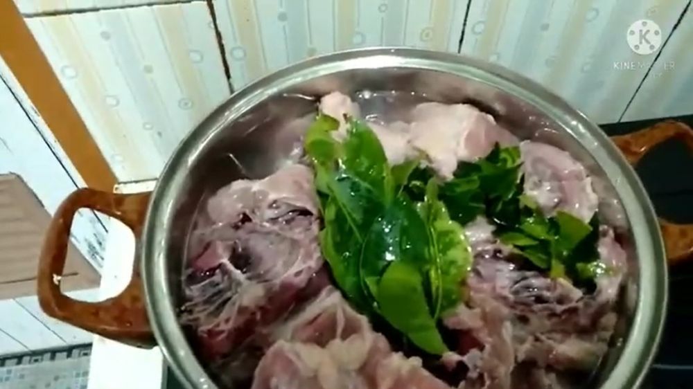 Cara cepat merebus tulang ayam agar hemat gas tanpa presto, nggak sampai 15 menit