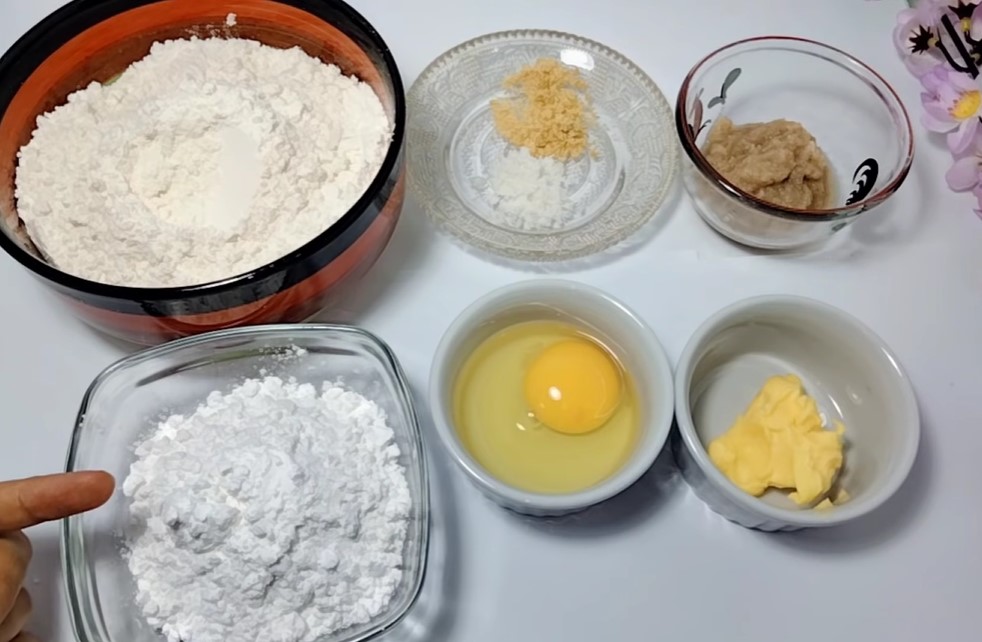 Trik membuat adonan stik bawang yang renyah dan mengembang setelah digoreng, tambah satu jenis tepung