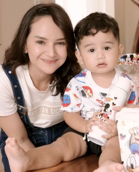 seleb baby face momong anak © 2023 brilio.net