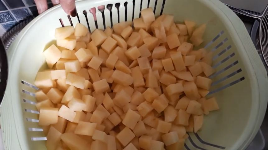 Trik goreng kentang untuk sambal goreng agar tidak hitam dan renyah tahan lama