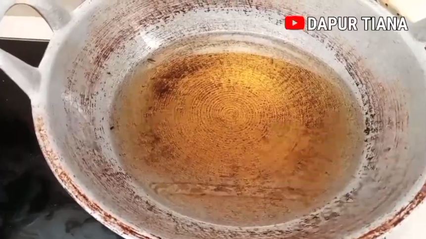 Tanpa perlu dijemur, ini trik goreng kerupuk udang agar mekar, tidak gosong, dan renyah tahan lama