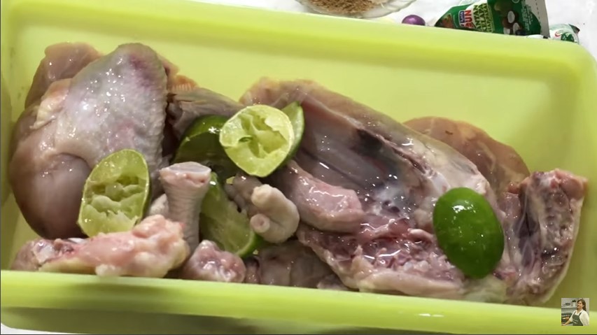 Tanpa direbus dulu, ini cara mengolah ayam areh kental khas lauk gudeg agar empuk dan tidak amis