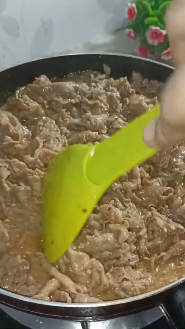 Nggak sampai lima menit, ini trik masak beef slice agar empuk, enak, dan bumbu meresap sempurna