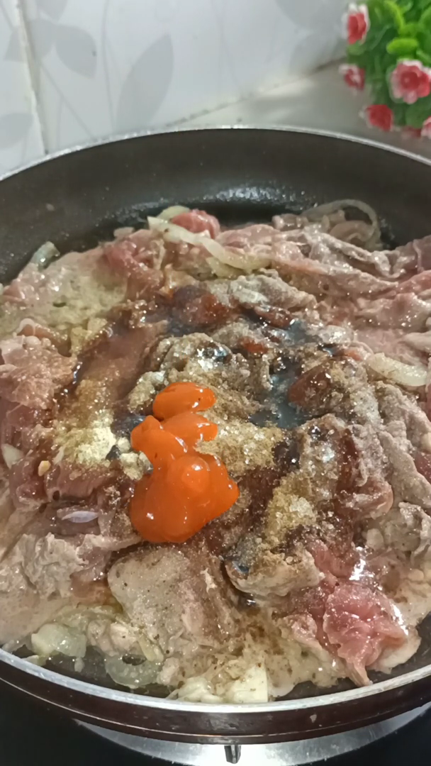 Nggak sampai lima menit, ini trik masak beef slice agar empuk, enak, dan bumbu meresap sempurna
