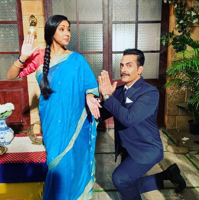 Rupali Ganguly Sudanshu Pandey di luar syuting © Instagram