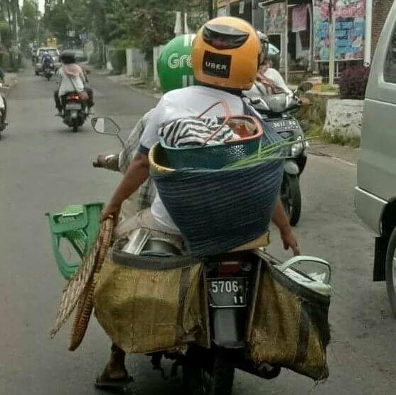 ojek online bawa penumpang dan barang © Instagram