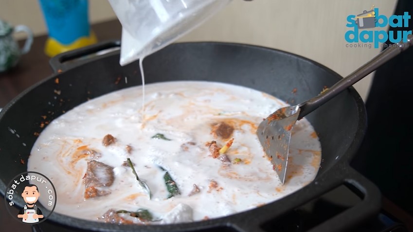 Bisa jadi stok lauk awet 3 bulan, ini trik mengolah rendang hitam agar dagingnya empuk dan tak hancur